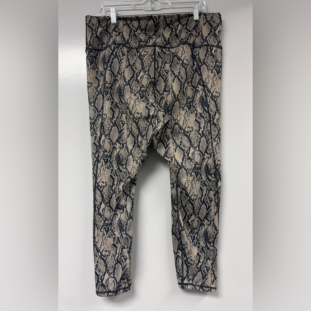 Fabletics 2 Pair Bundle! Both Size 1X: Black and Snake Print Leggings - Picture 9 of 13